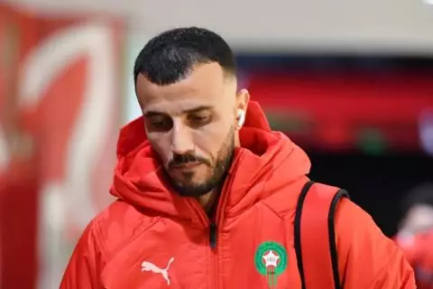 الإصابة الأولى في أمم أفريقيا.. سايس يغادر مباراة المغرب وجزر القمر باكيًا